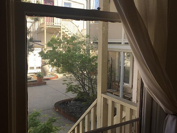 Garden View/Common Area