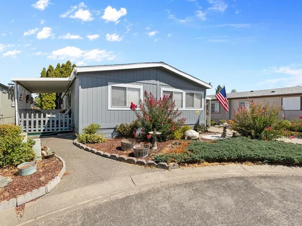 144 Red Oak Ln, Grants Pass, OR 97527