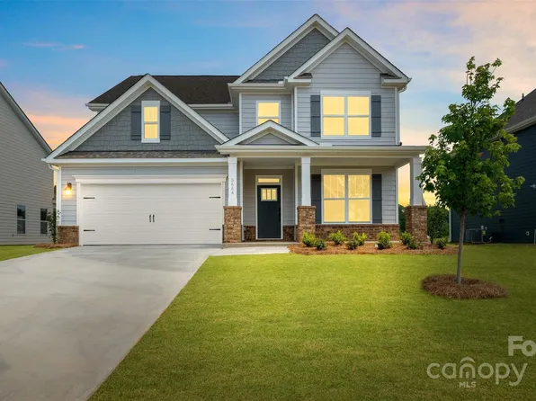 461 Fox Cove Rd, Hendersonville, NC 28792