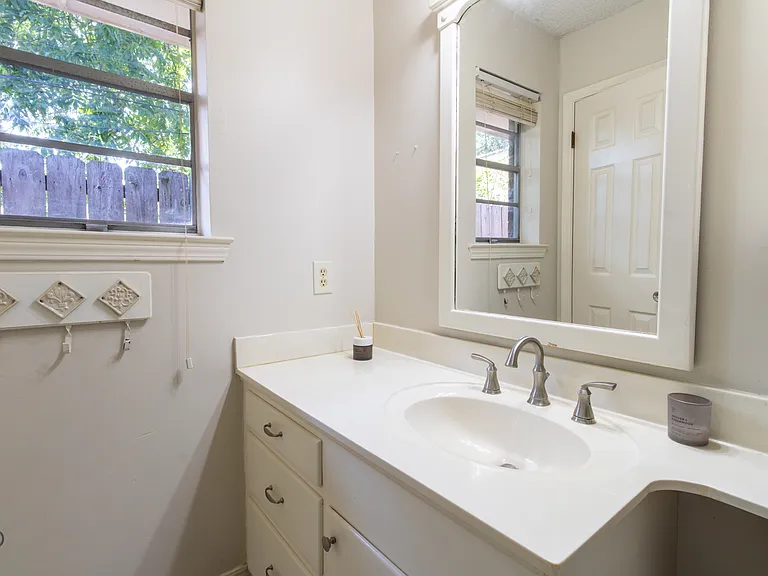 1535 Primrose Dr — Photo 30