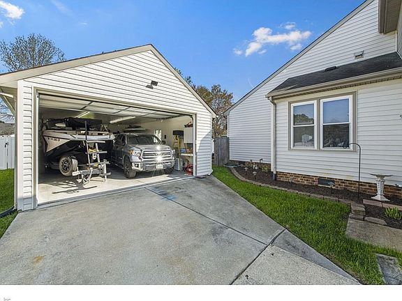 4th image of 954 N Haven Cir