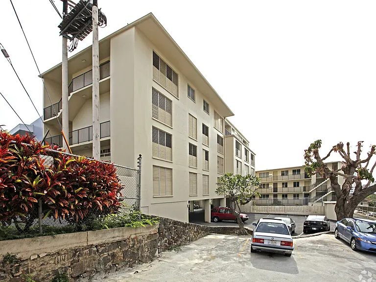 1099 Green St #203 — Photo 3