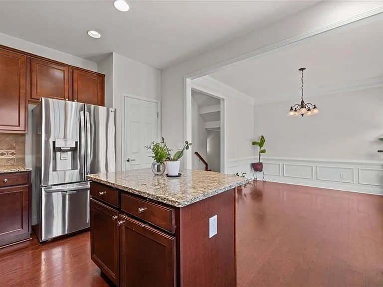 1034 E Paces Ln NE — Photo 15