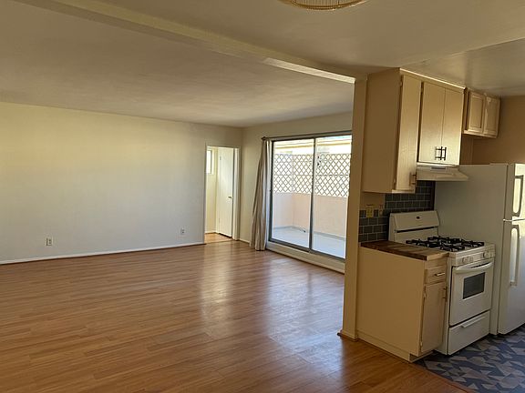 3rd image of 1147 Lincoln Blvd APT 10