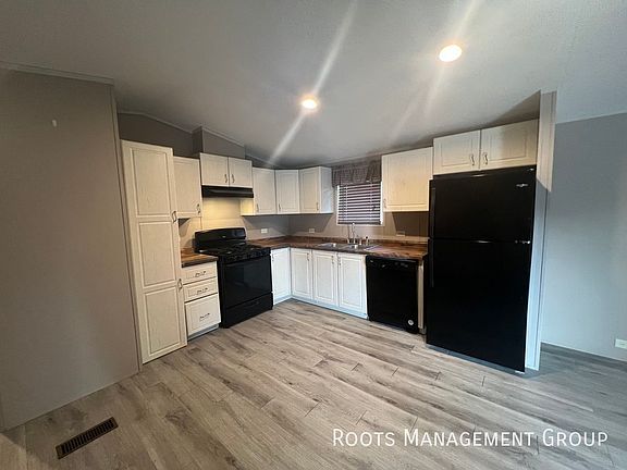 2nd image of 2233 E 8th St #121