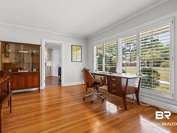 3rd image of 111 Patrician Dr