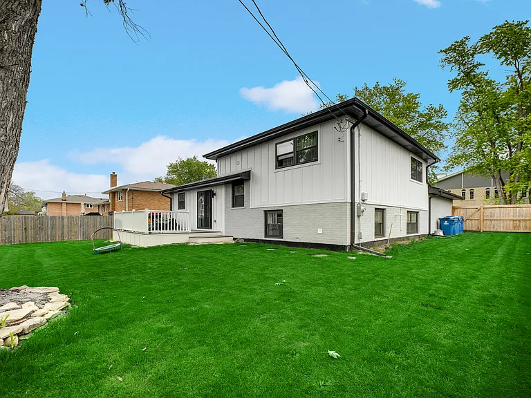 10324 S 81st Ave — Photo 20