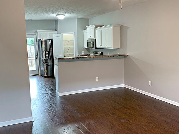 3rd image of 2351 New Holland Cir