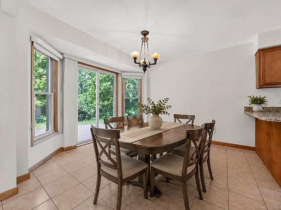 3rd image of 40219 Denbigh Dr