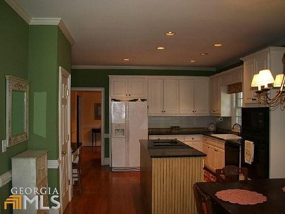 3rd image of 1274 Saxony Dr SE