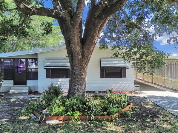 1688 Foxway Dr, Lakeland, FL 33810