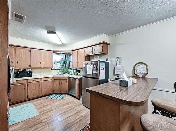 2nd image of 324 Enfield Cir