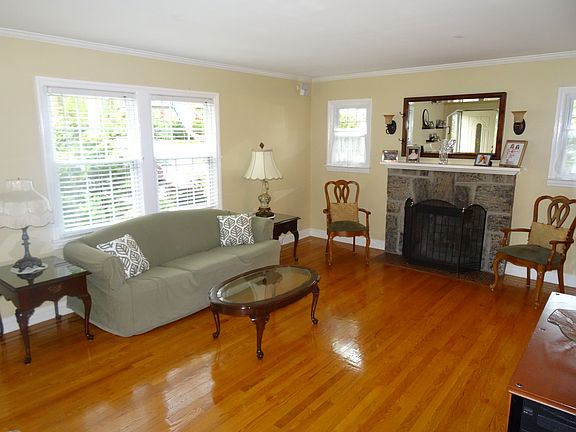 3rd image of 39 Plymouth Dr S