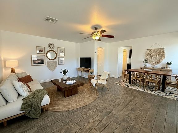 2nd image of 1901 W Clarendon Ave #1905