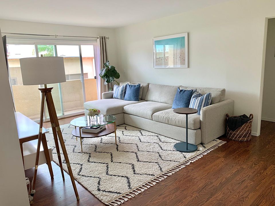 1st image of 834 6th St Unit 202