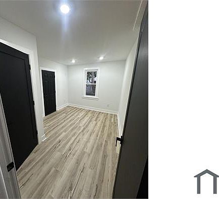 4th image of 1025 W Dakota St #A