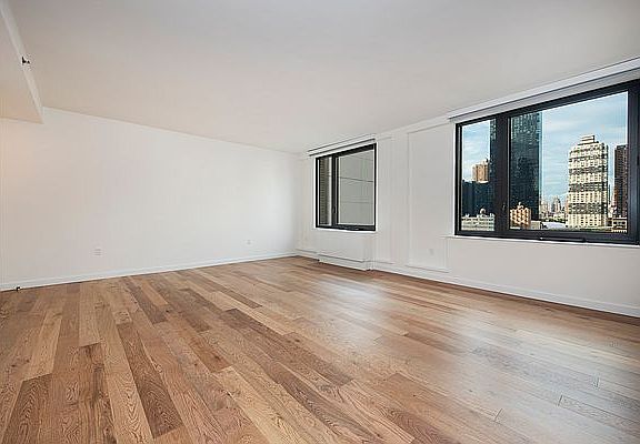 3rd image of 411 35th St Suite 8A