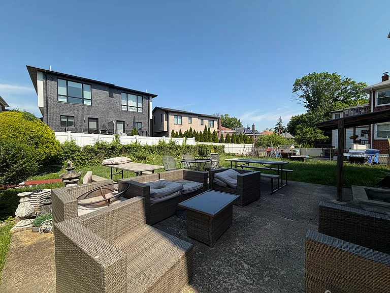 805 Harvard Pl — Photo 10
