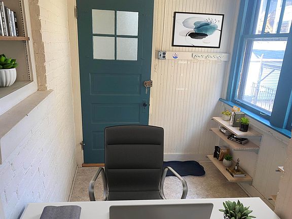 4th image of 1414 W Farragut Ave #2