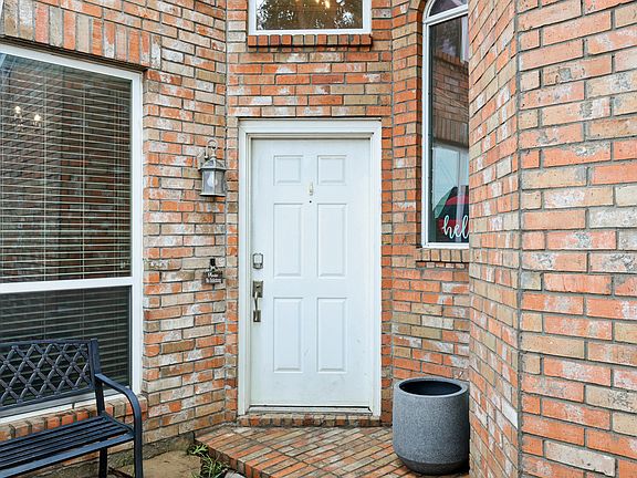 4th image of 929 Winterstone Dr