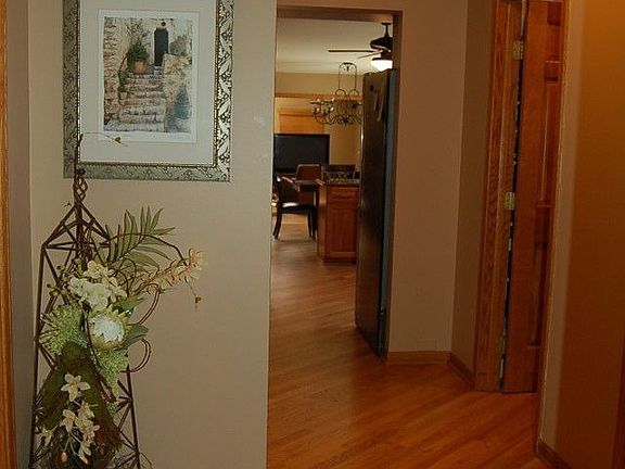 2nd image of 25747 N Somerset Ct