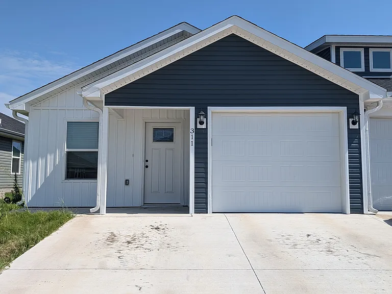 311 Alex Jordan Dr — Photo 2
