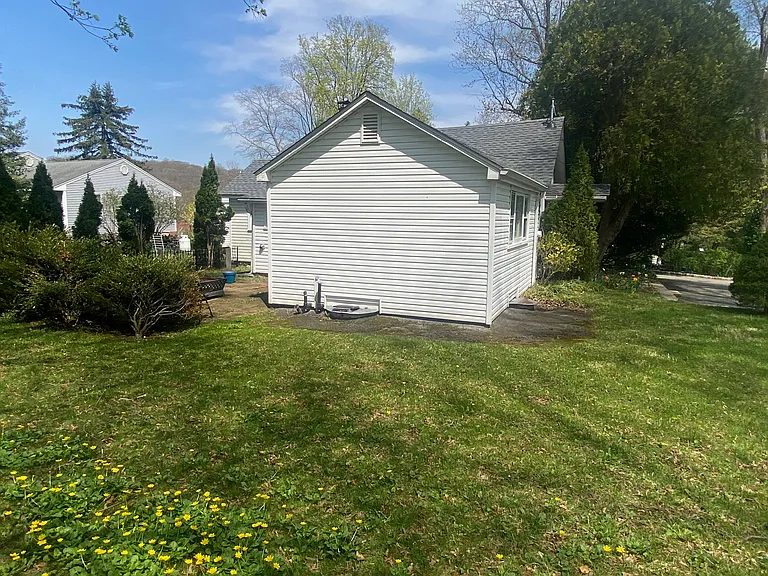 11 Shady Brook Ln — Photo 8