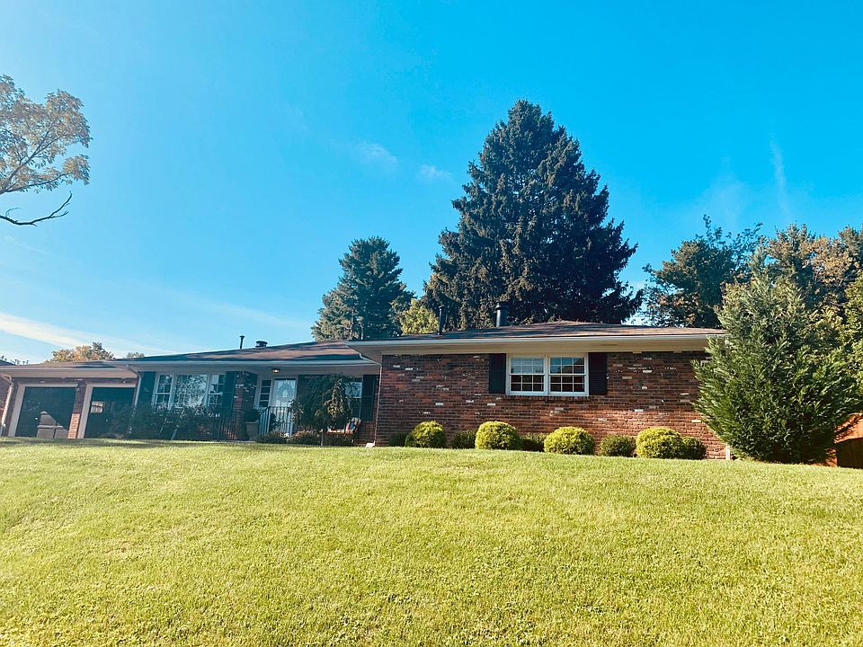 1st image of 238 Fontaine Cir