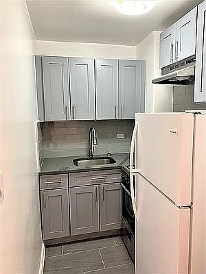 3rd image of 8325 Vietor Ave APT 5B