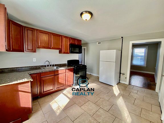 3rd image of 36 Orchard St #2