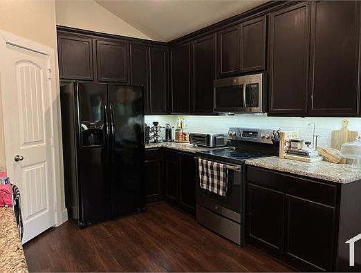 3rd image of 1416 Black Oak Dr