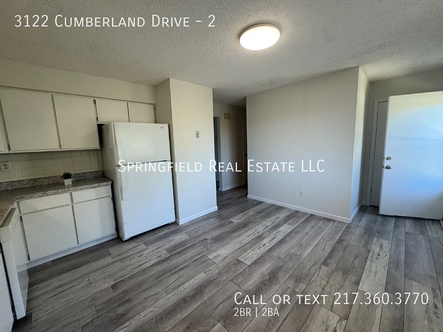 Movin' On Up! Spacious 2 Bed Townhome with 2 Full Baths — Photo 2