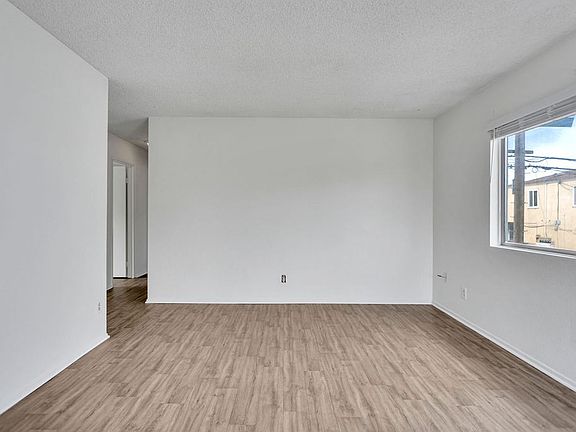 3rd image of 1320-1322 Pacific Beach Dr #2