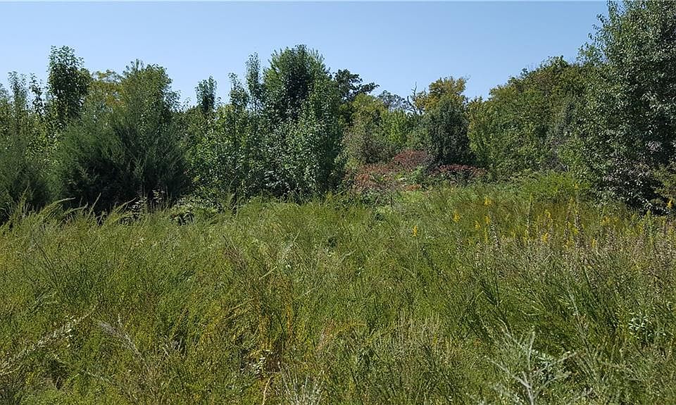 2nd image of 15689 Easterling Rd