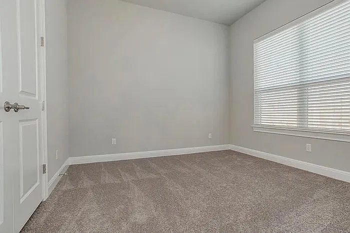 4655 Katherine Dr — Photo 10