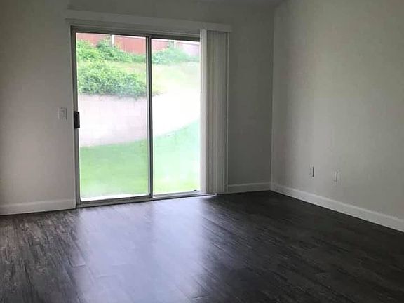 4th image of 26247 Newport Ave