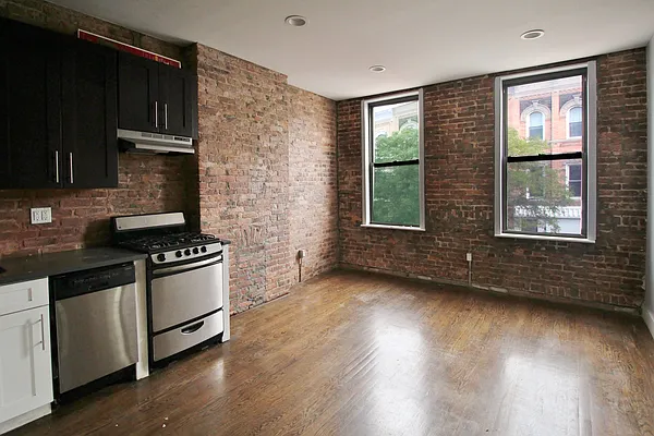 Rented by Julianna Realty Corp | media 9