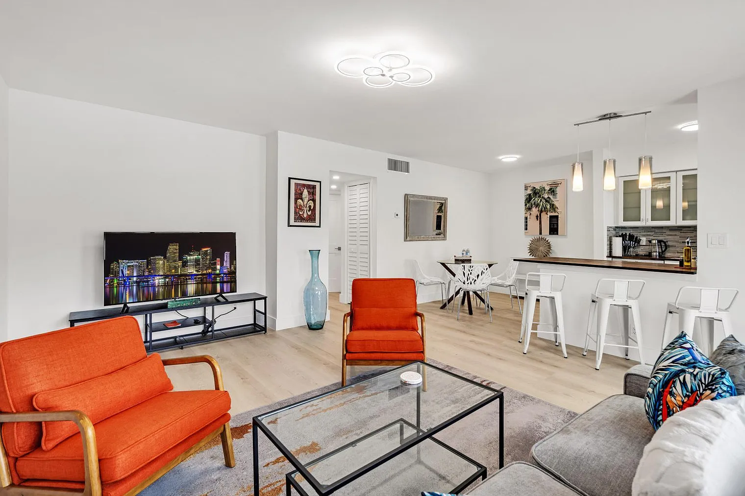 2 bed, 1.0 bath, $2,617 — Photo 2