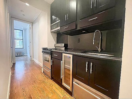 3rd image of 3 W 103rd St APT 4RW