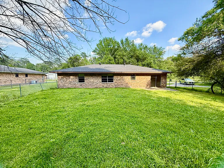 1135 Cooper Ln — Photo 9