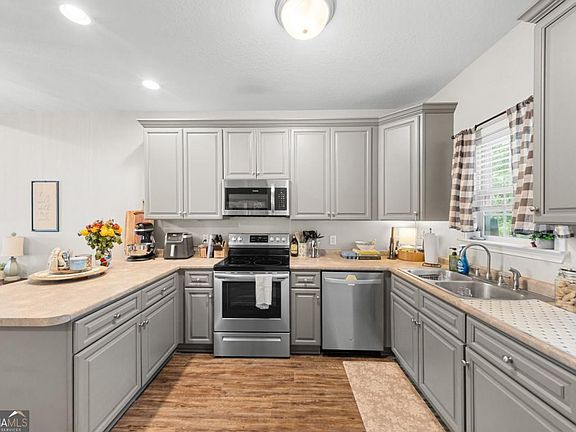 3rd image of 8100 Burkhalter Rd APT 801