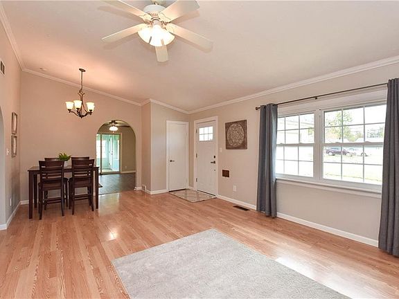 3rd image of 283 Willow Ln