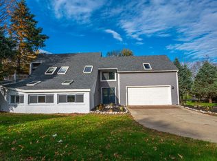 1358 Sugar Mill Ct, Valparaiso, IN 46385