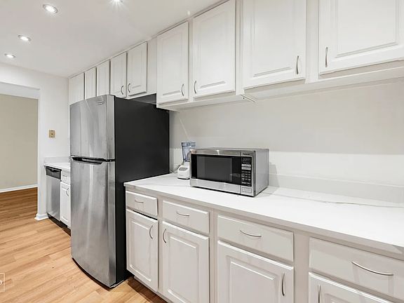 3rd image of 1850 Tall Oaks Dr #2260