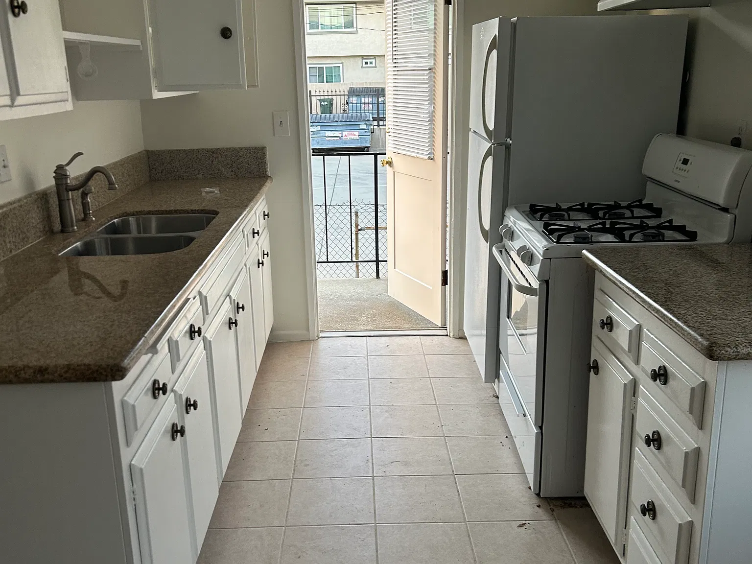 2 bed, 750 sqft, $2,450 — Photo 3