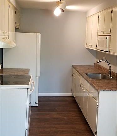 5th image of 517 Village Blvd N
