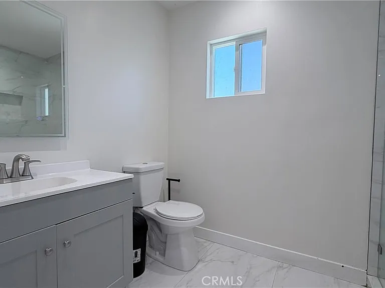 20210 Hartland St — Photo 12