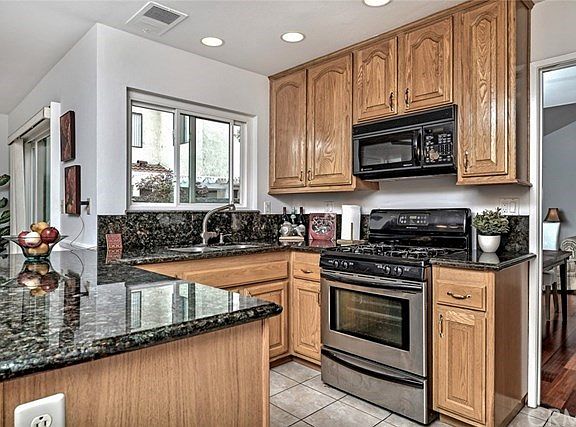 3rd image of 1002 W Badger Pass Ln