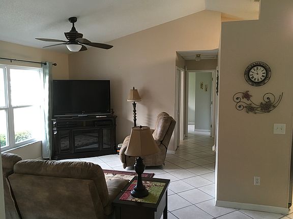 4th image of 2444 Ventura Ct