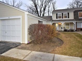 32 Red Oak Trl, Cary, IL 60013